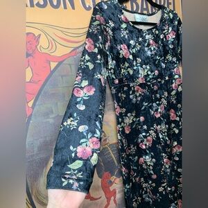 Jessie Vintage Floral Crushed Velvet Long-Sleeve Maxi Dress